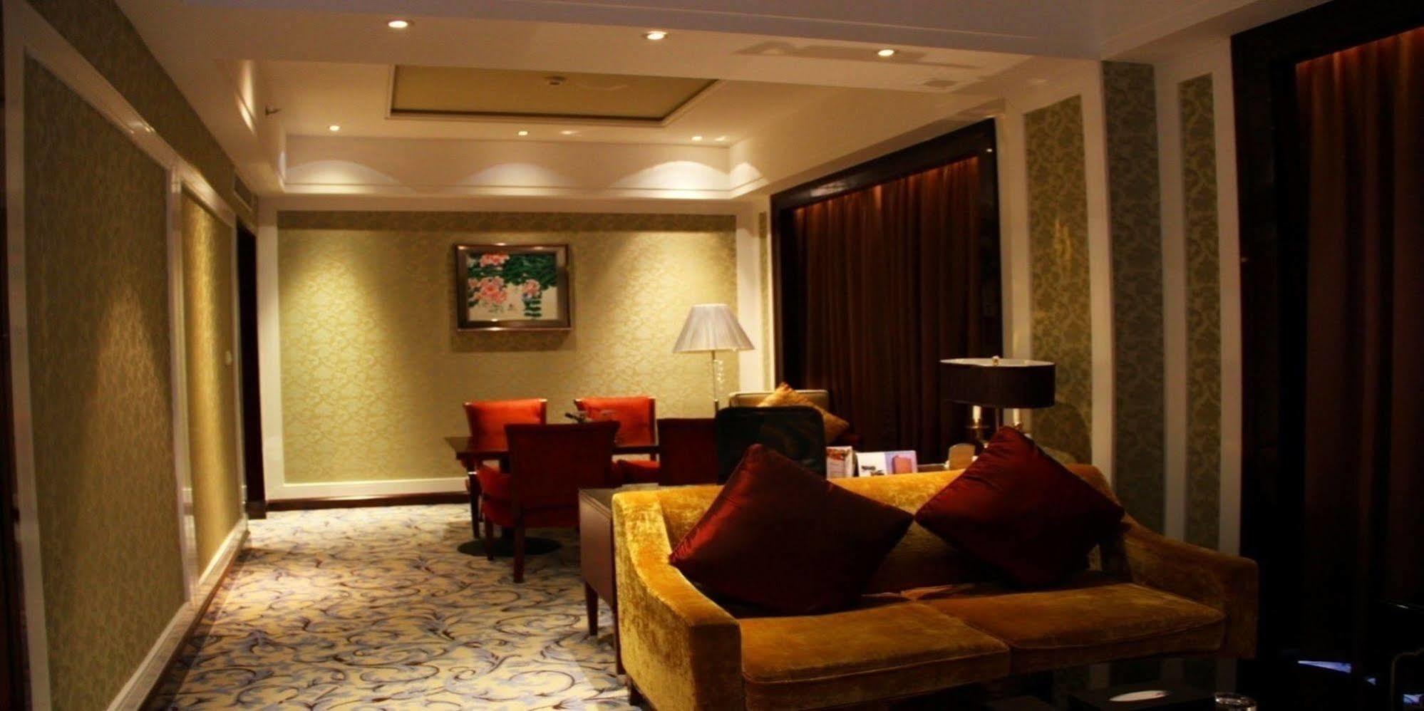 Wyndham Grand Plaza Royale Palace Chengdú Exterior foto