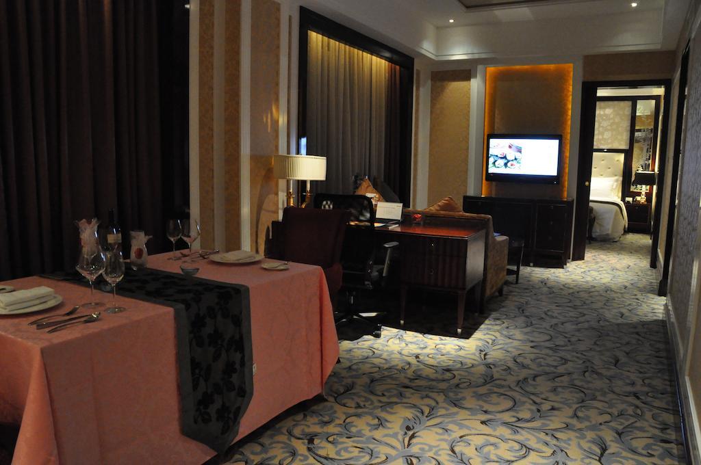 Wyndham Grand Plaza Royale Palace Chengdú Exterior foto